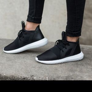 Adidas Tubular Defiant Black and White EUC